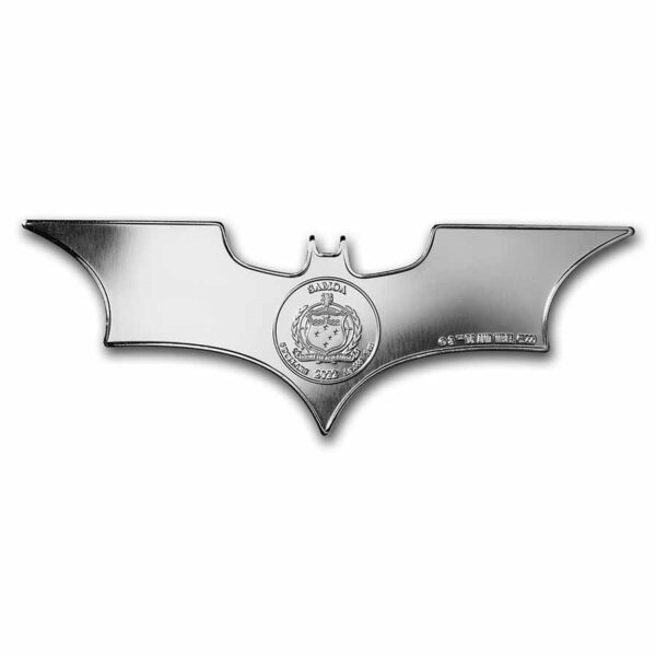 El arma de Batman con diseño de murciélago en color full silver, anverso de la moneda con licencia.
