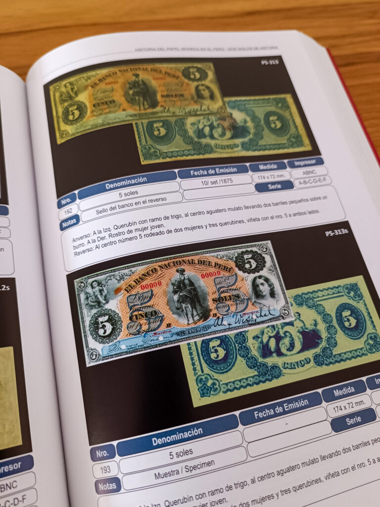 Libro Historia del papel moneda en el Perú abierto en la sección de billetes de cinco soles